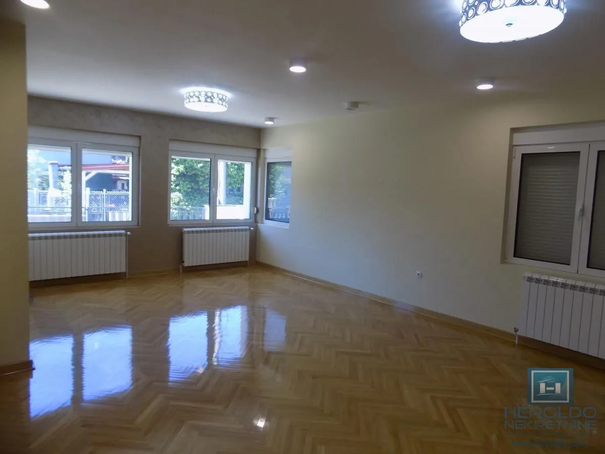 Prodaja, kuća, 192m², 4. juli, Paraćin