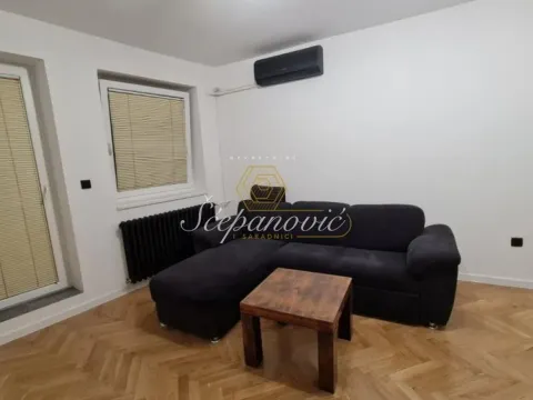 Izdavanje, trosoban stan, 55m², Centar, Novi Sad - image 7