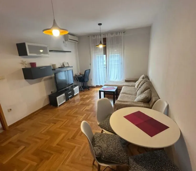 Izdavanje, jednosoban stan, 46m², Stari Aerodrom, Podgorica