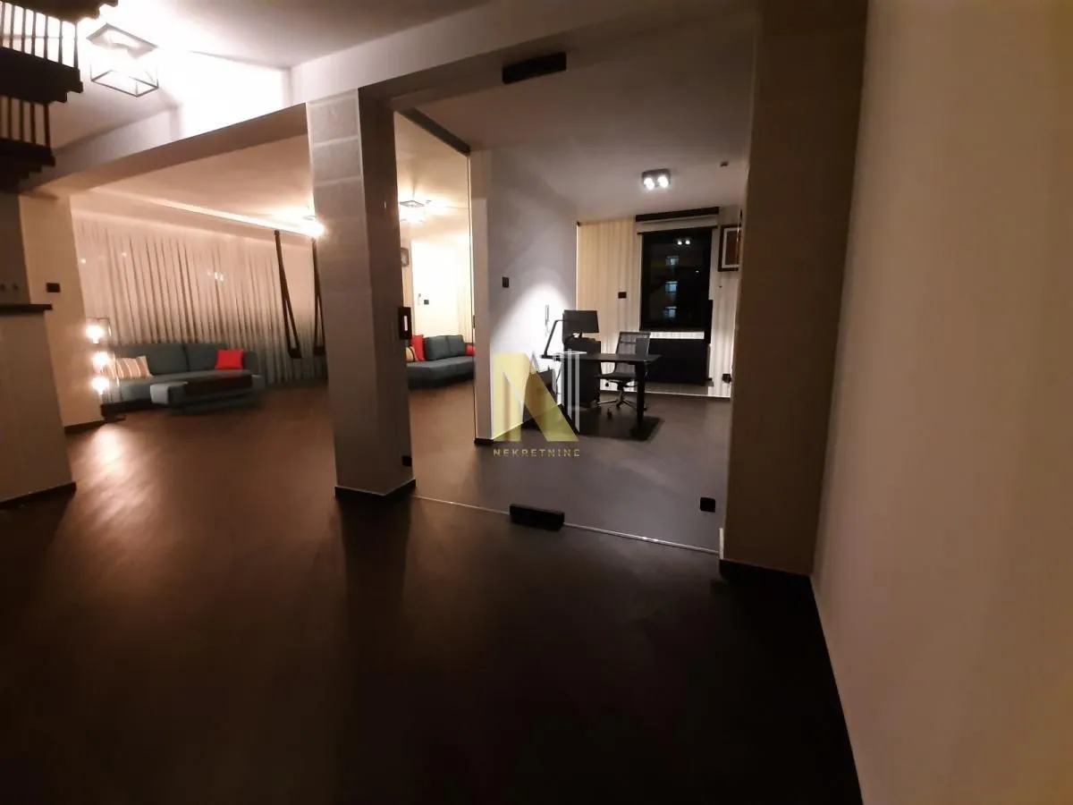 Prodaja, četvorosoban stan, 176m², Centar, Novi Sad