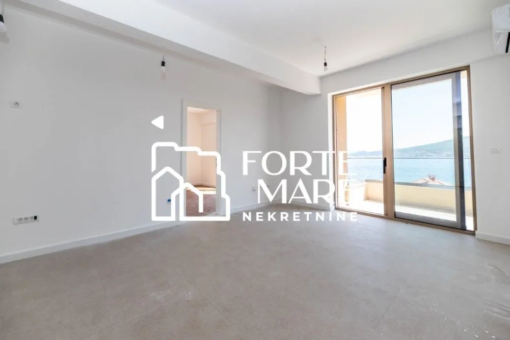 Prodaja, dvosoban stan, 61m², Baošići, Herceg Novi