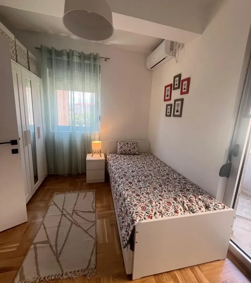 Rent, two bedroom apartment, 63m², 1 maj, Podgorica