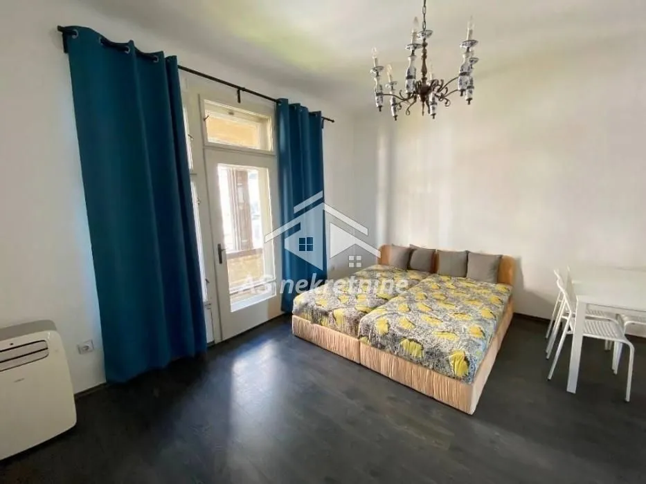 Rent, four bedroom apartment, 120m², Stari Grad, Beograd