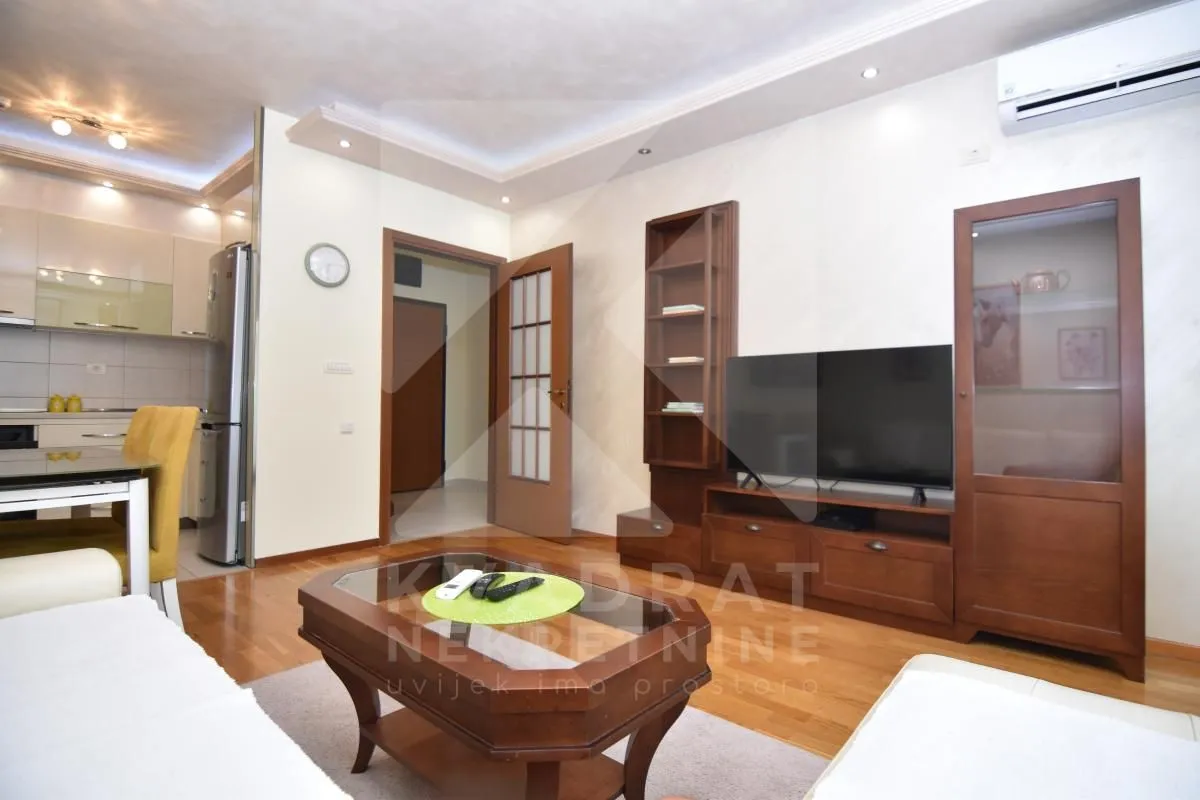 Izdavanje, jednosoban stan, 50m², City Kvart, Podgorica