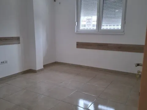 Sale, three bedroom apartment, 78m², Ruma, Srbija - image 2