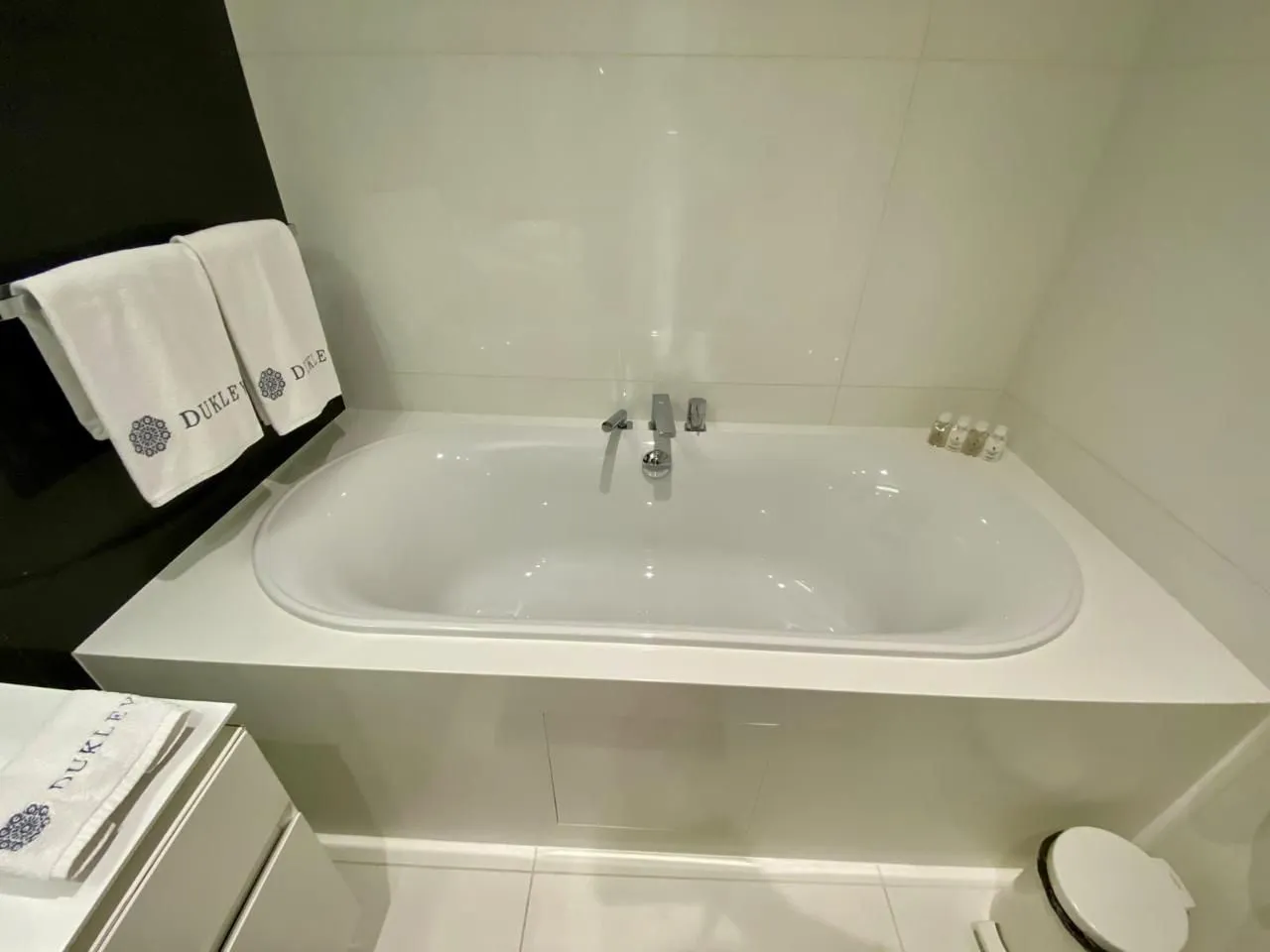 Prodaja, dvosoban stan, 108m², Zavala, Budva