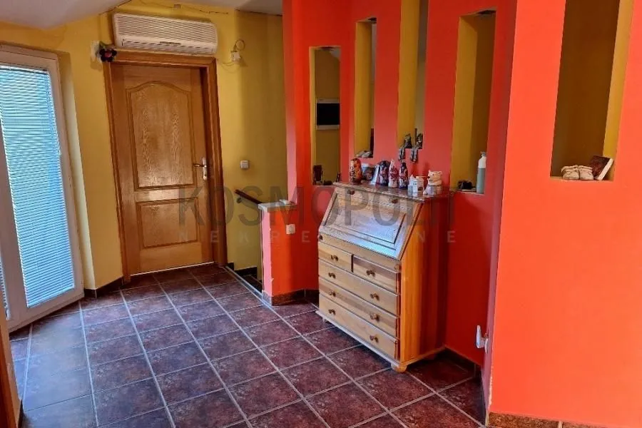 Sale, house, 180m², Jajinci, Voždovac Sve Podlokacije