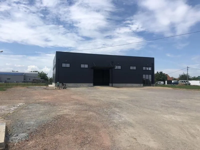 Izdavanje, poslovni prostor, 870m², Zemun Ugrinovci, Zemun Sve Podlokacije