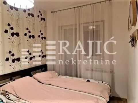Furnished bedroom with a double bed. - image 8