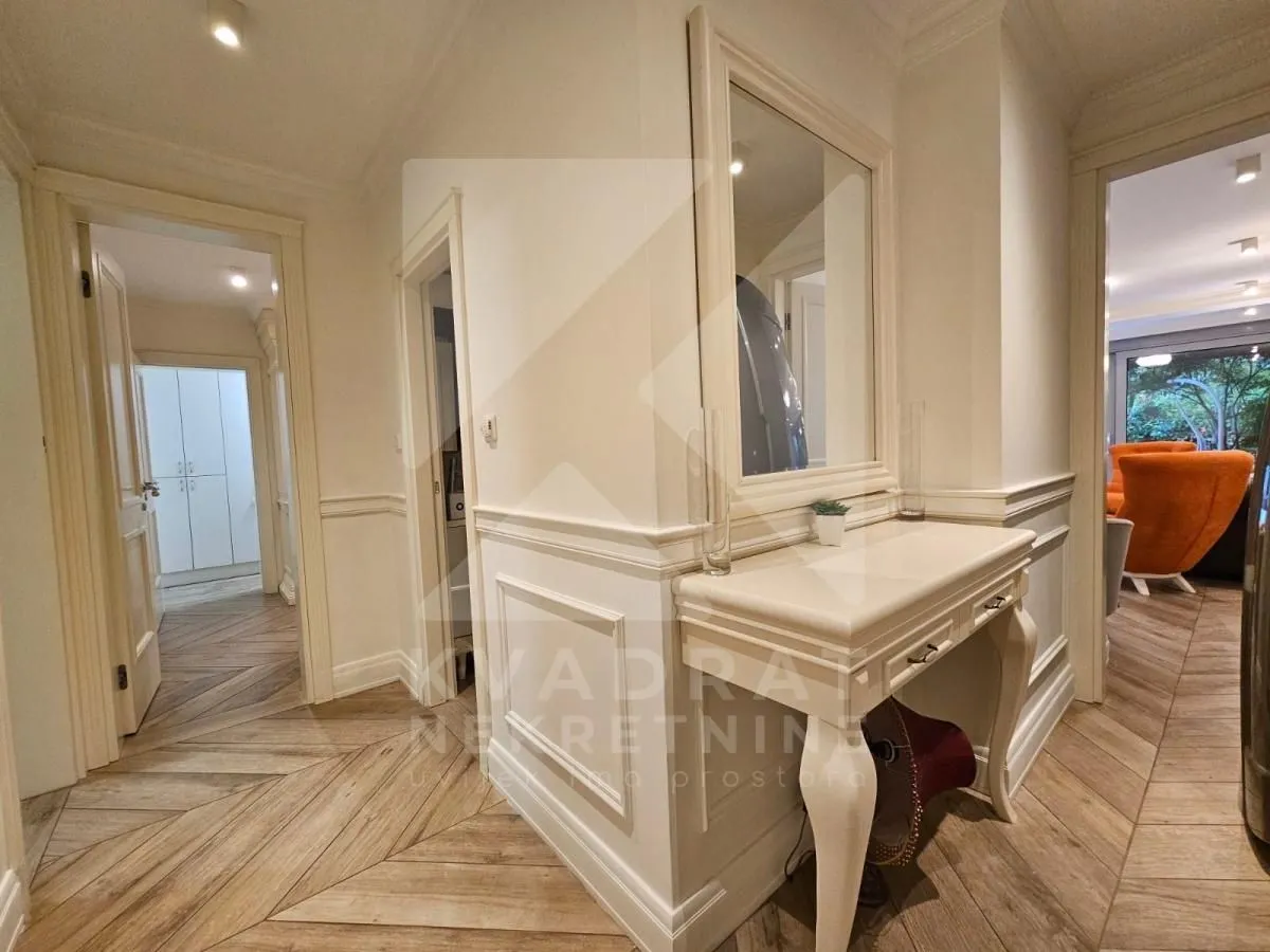 Izdavanje, trosoban stan, 147m², Gorica C, Podgorica