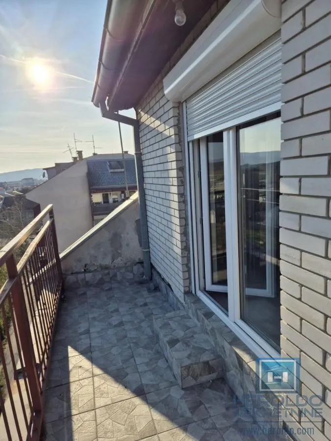 Prodaja, trosoban stan, 93m², Ćuprija, Srbija