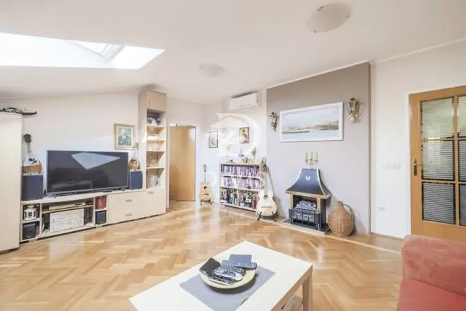 Rent, four bedroom apartment, 81m², Topličin venac, Beograd