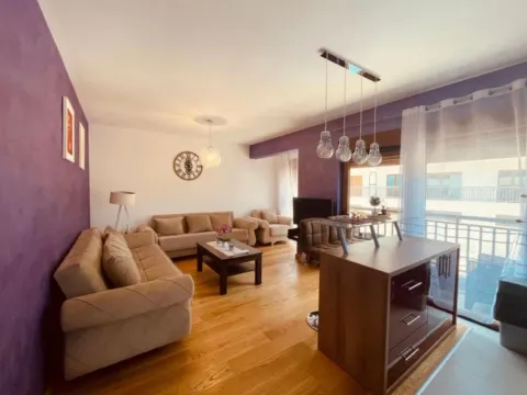 Izdavanje, jednosoban stan, 51m2, Obala Đuraševića, Tivat Izdavanje, jednosoban stan, 51m2, Obala Đuraševića, Tivat