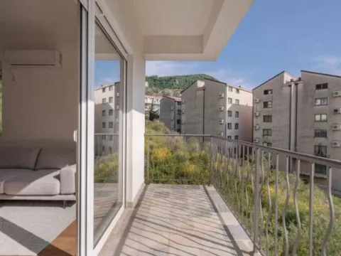 Rent, two bedroom apartment, 75m², Budva, Crna Gora - image 5