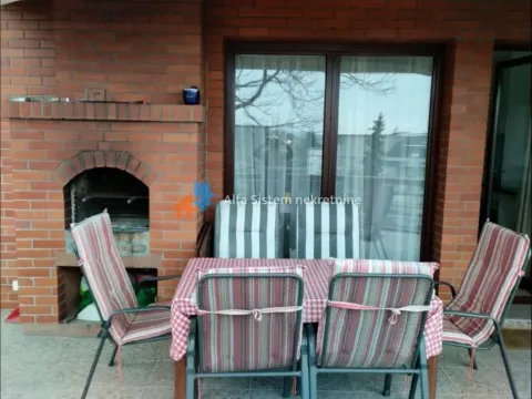 Rent, four bedroom apartment, 163m², Savski Venac, Beograd - image 14