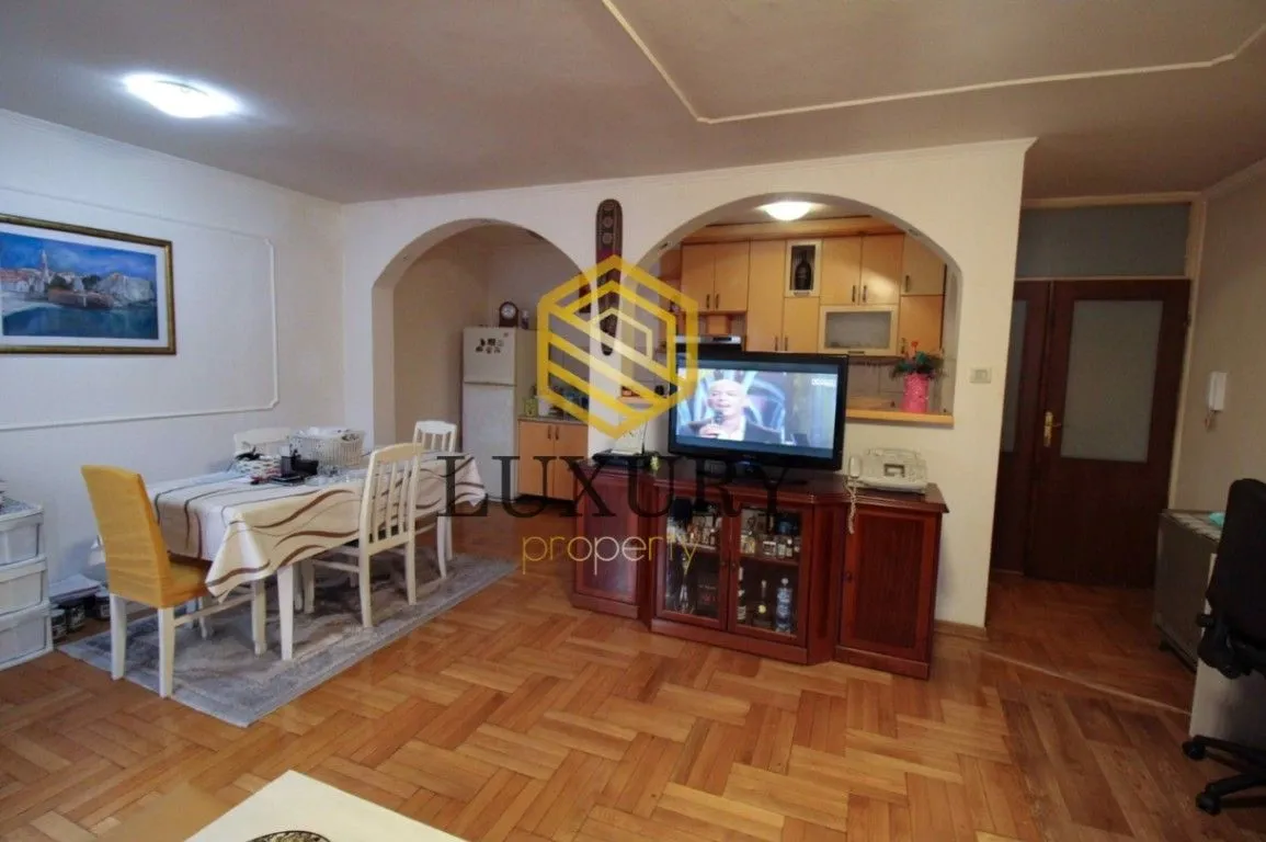 Prodaja, dvosoban stan, 82m², Blok 5, Podgorica