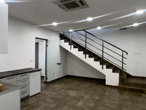 Rent, office space, 251m², Tološka šuma, Podgorica - image 6