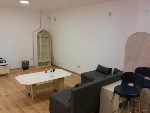 Izdavanje, dvosoban stan, 65m², Zemun Centar, Zemun Sve Podlokacije - image 2