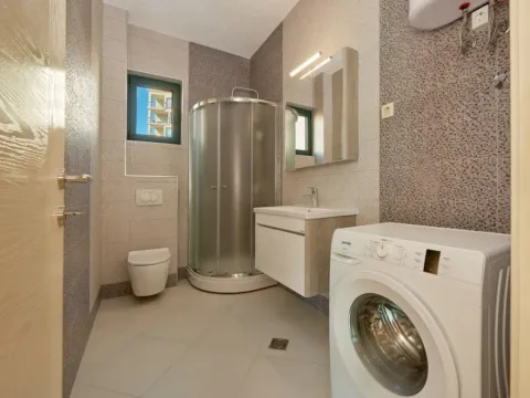 Sale, two bedroom apartment, 85m², Bečići, Budva - image 2