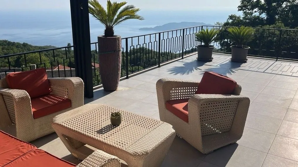 Sale, house, 300m², Kuljače, Budva
