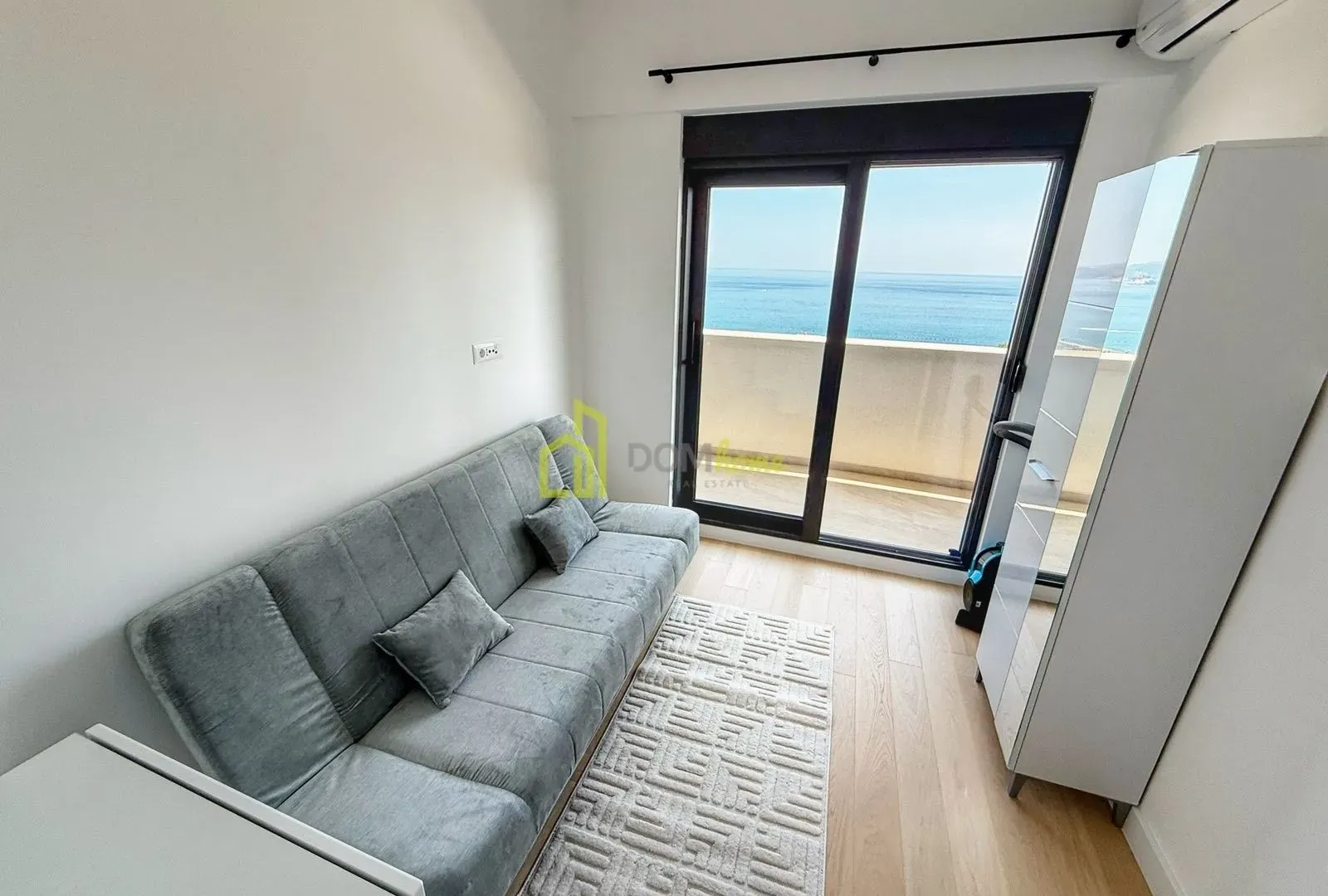 Izdavanje, dvosoban stan, 67m², Bečići, Budva