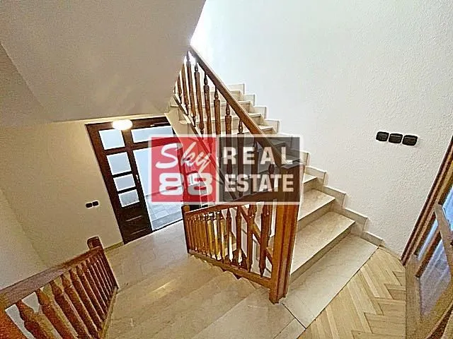 Izdavanje, kuća, 412m², Voždovac Sve Podlokacije, Beograd