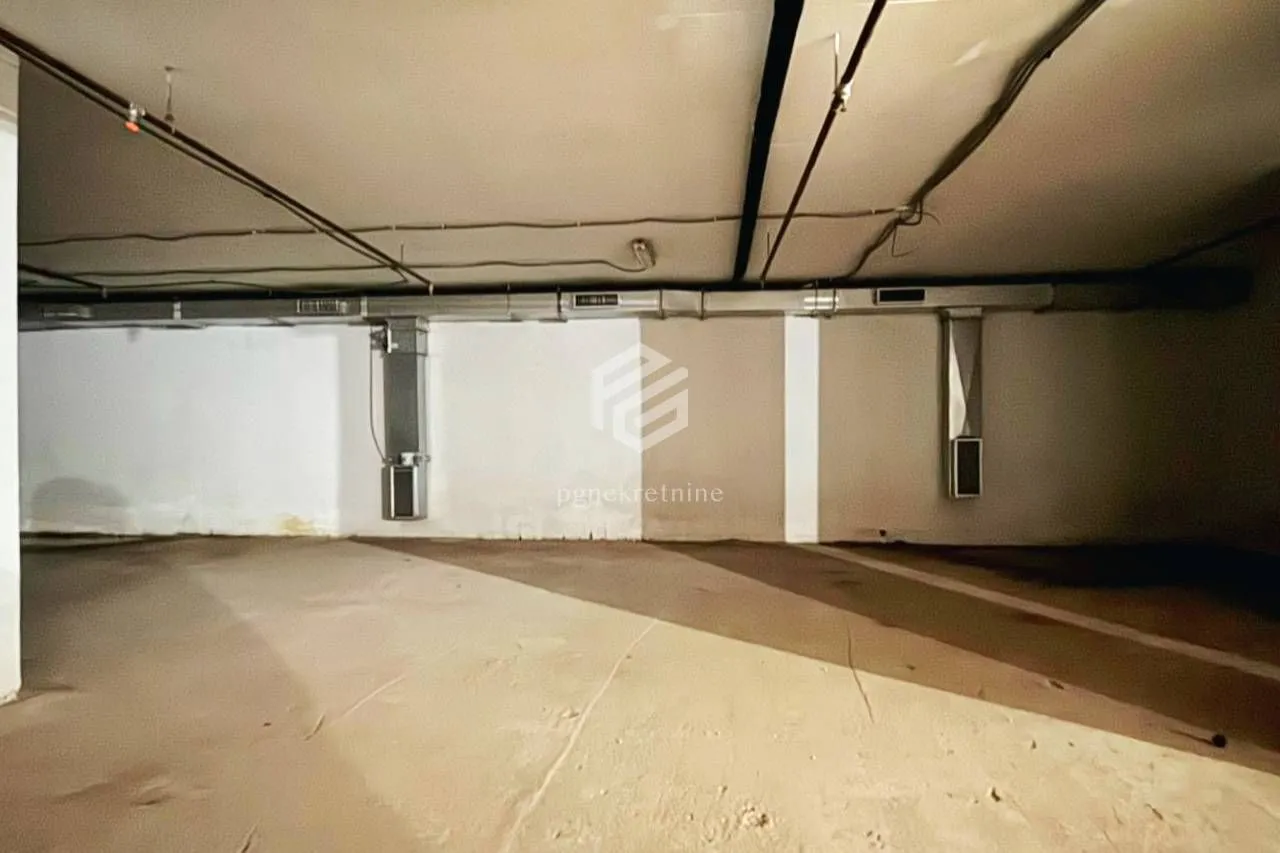 Rent, office space, 406m², Petrovac, Budva