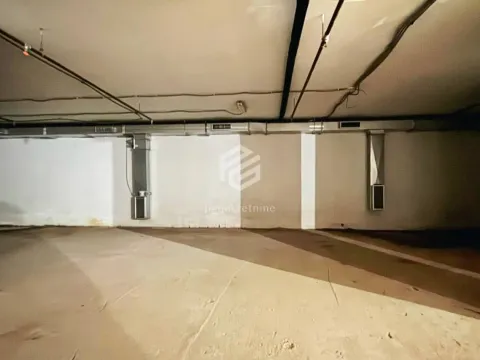 Rent, office space, 406m², Petrovac, Budva - image 14