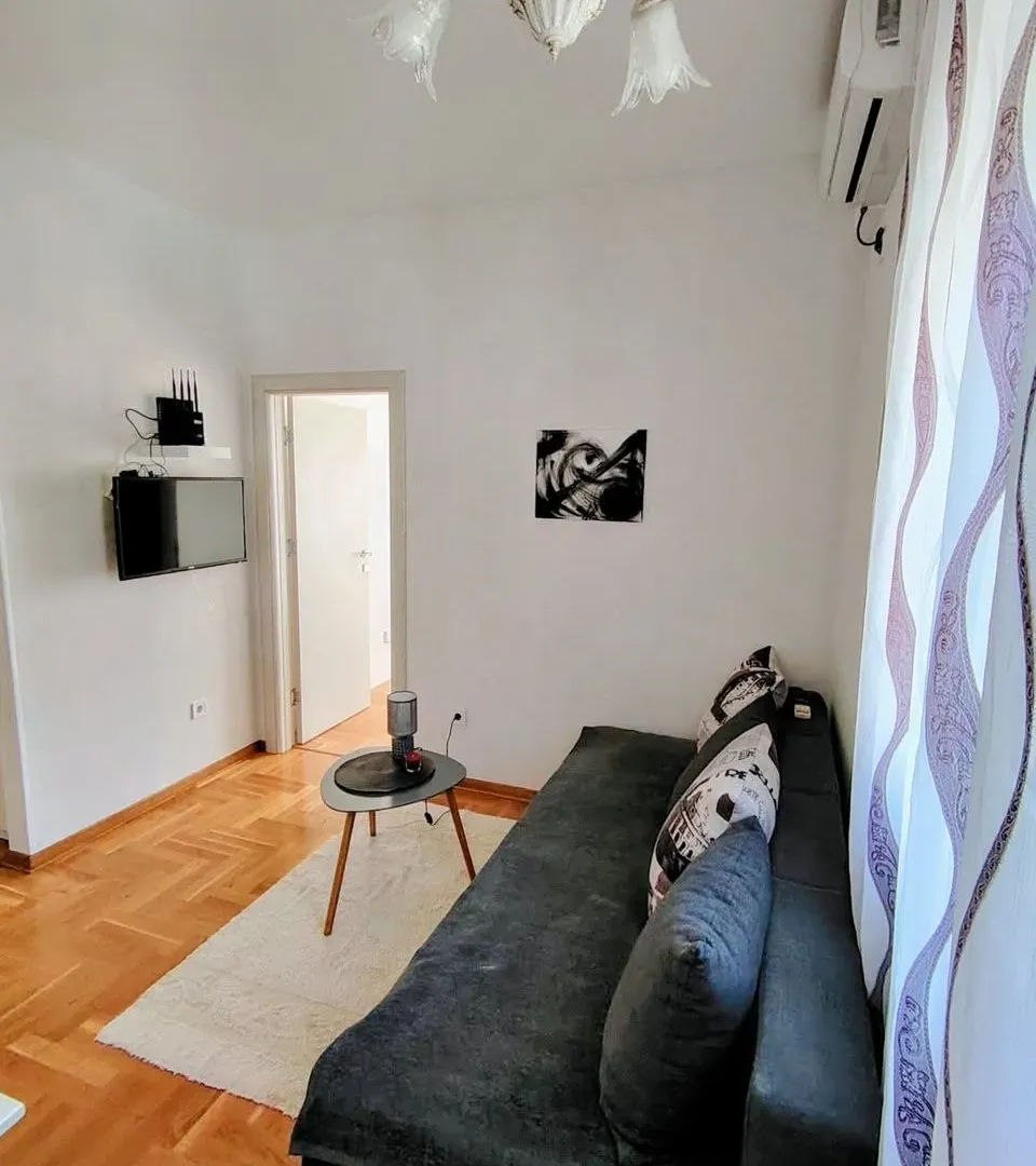 Rent, two bedroom apartment, 55m², Maslinjak, Budva