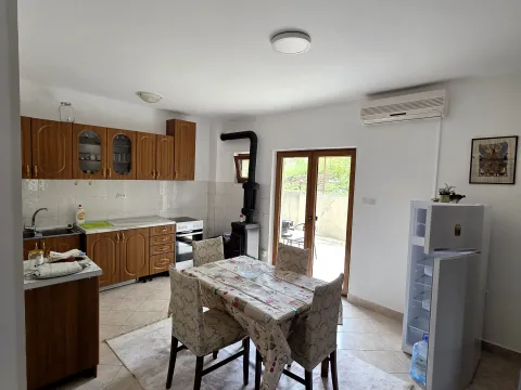 Izdavanje, trosoban stan, 70m², Mrčevac, Tivat - image 2