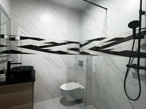 Izdavanje, trosoban stan, 81m², Pod Kuk, Tivat - image 9