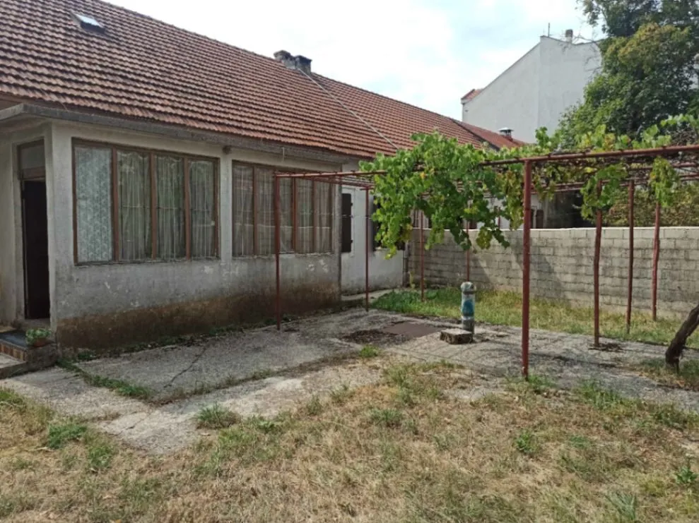 Prodaja, kuća, 582m², Centar, Nikšić