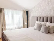 Rent, three bedroom apartment, 150m², Tivat, Crna Gora - image 10