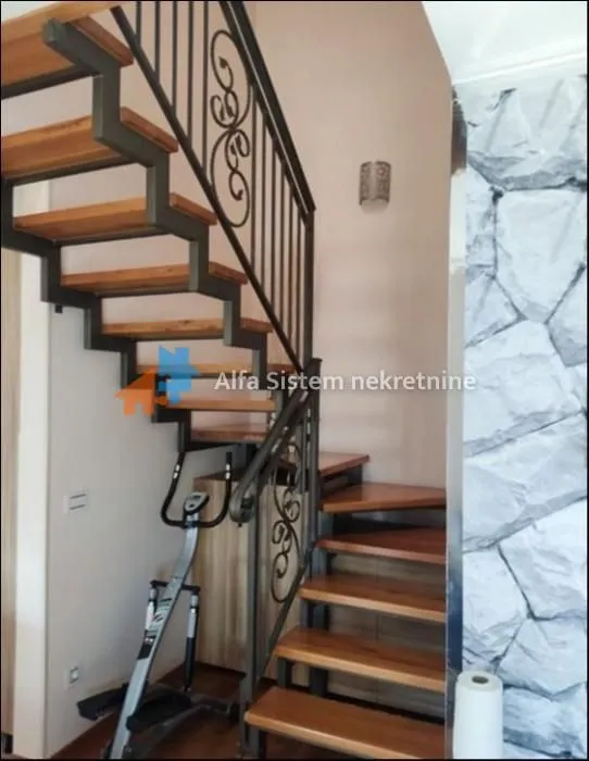 Izdavanje, četvorosoban stan, 105m², Lekino Brdo, Voždovac Sve Podlokacije