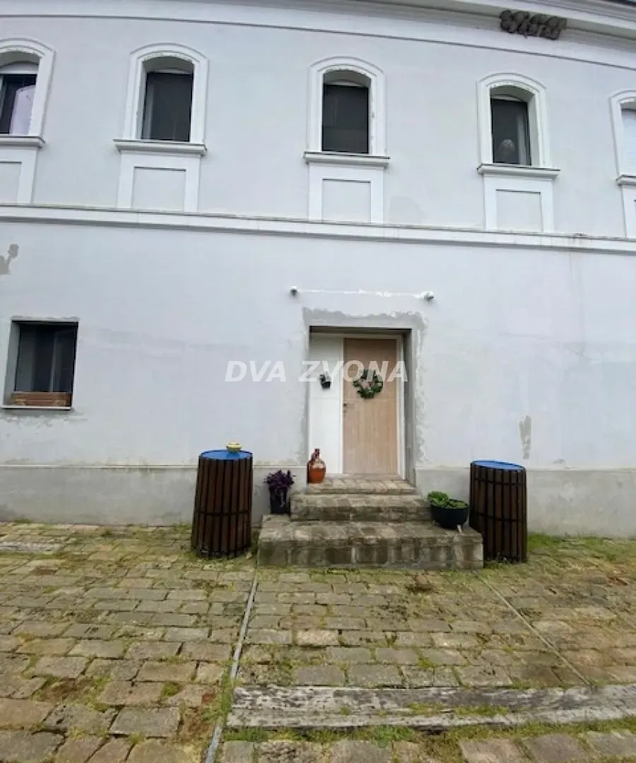 Prodaja, ugostiteljski objekat, 630m², Stari Slankamen, Inđija