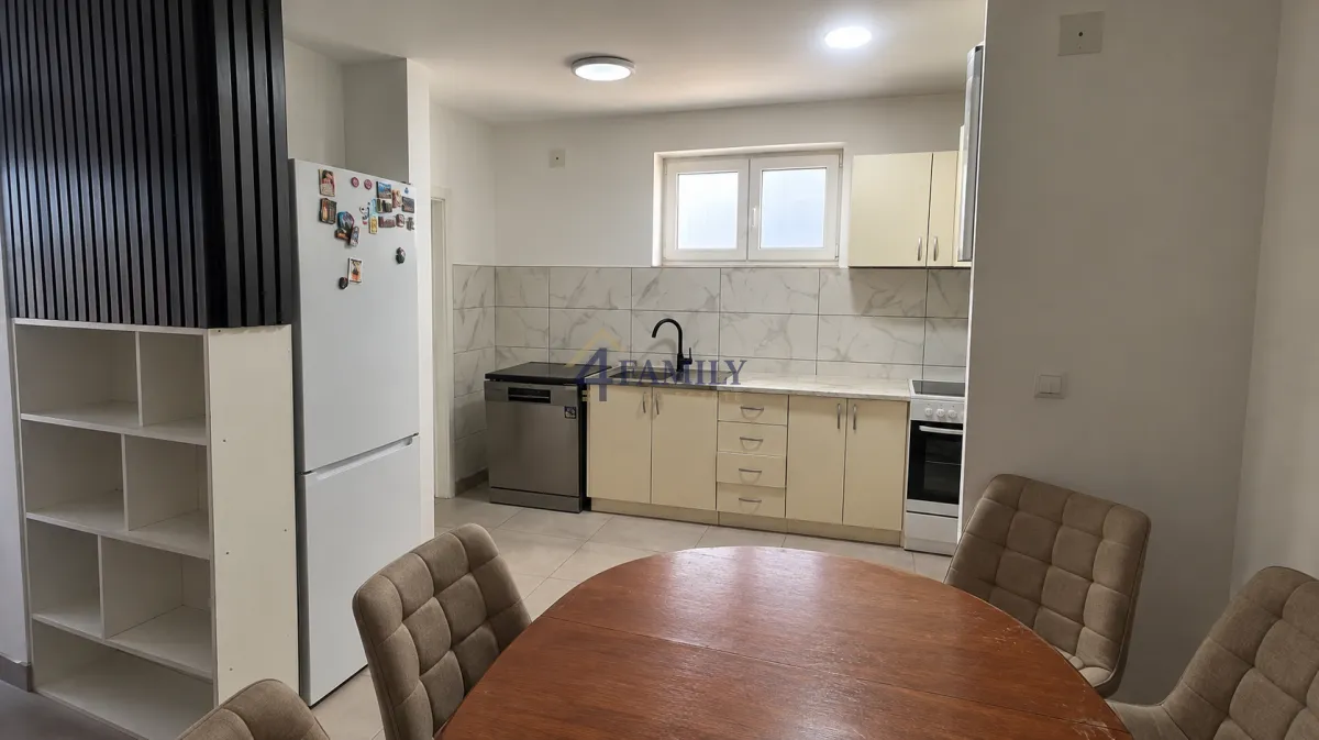 Kitchen with dining area equipped with basic elements and appliances.