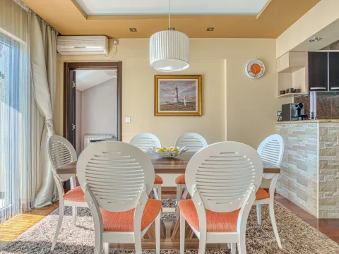 Prodaja, četvorosoban stan, 188m², Budva, Crna Gora - image 25