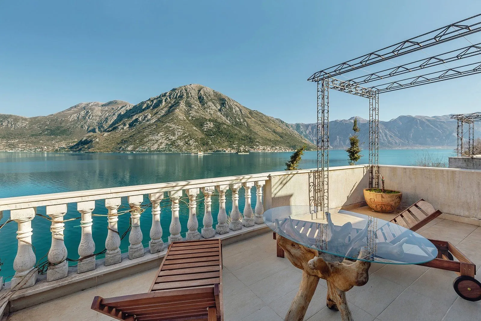 Prodaja, dvosoban stan, 92m2, Kostanjica, Kotor