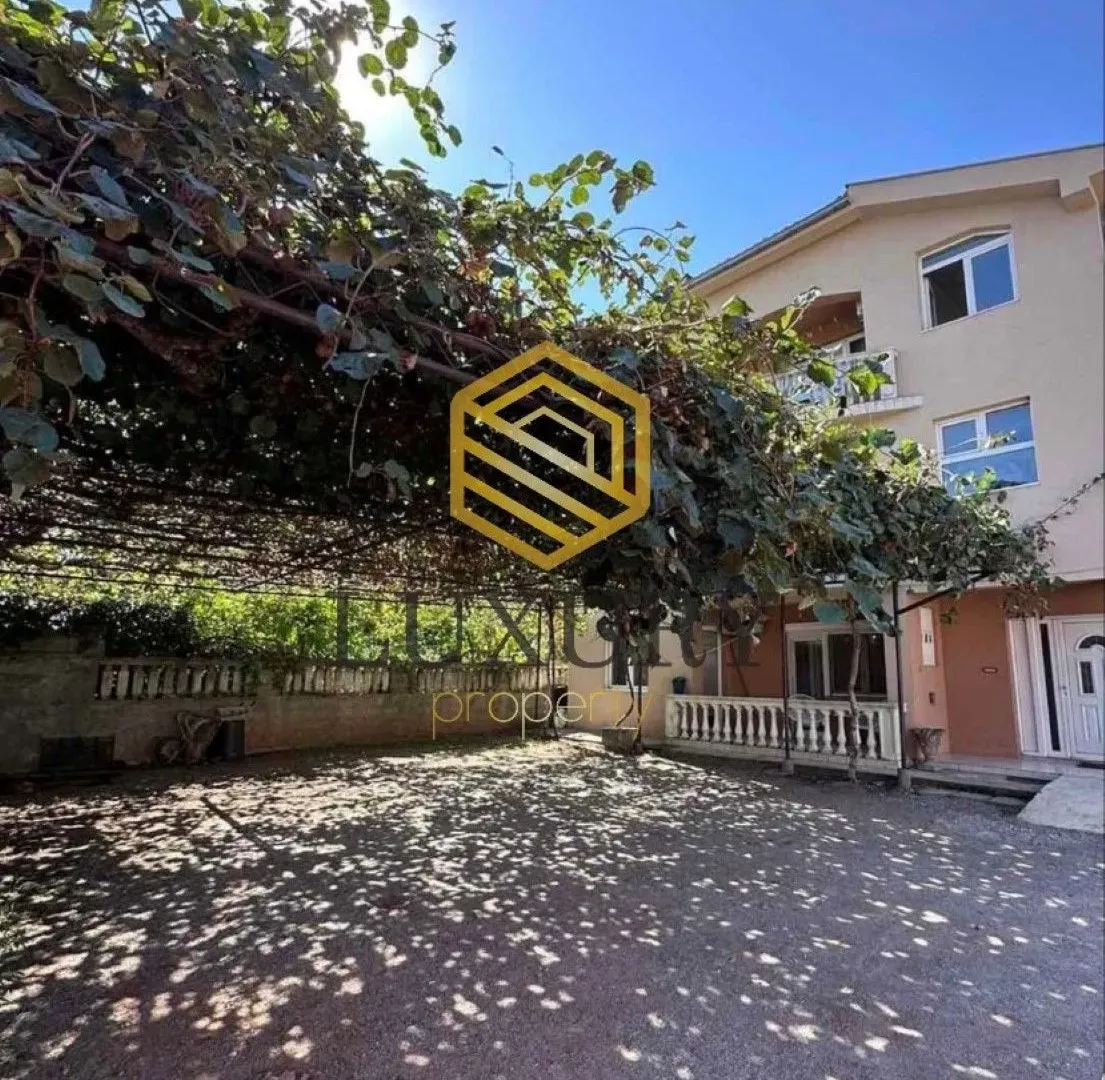 Izdavanje, dvosoban stan, 550m², Tološi, Podgorica