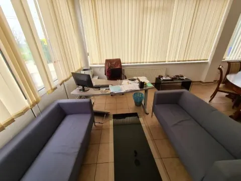 Izdavanje, poslovni prostor, 670m², Batajnica, Beograd - image 12