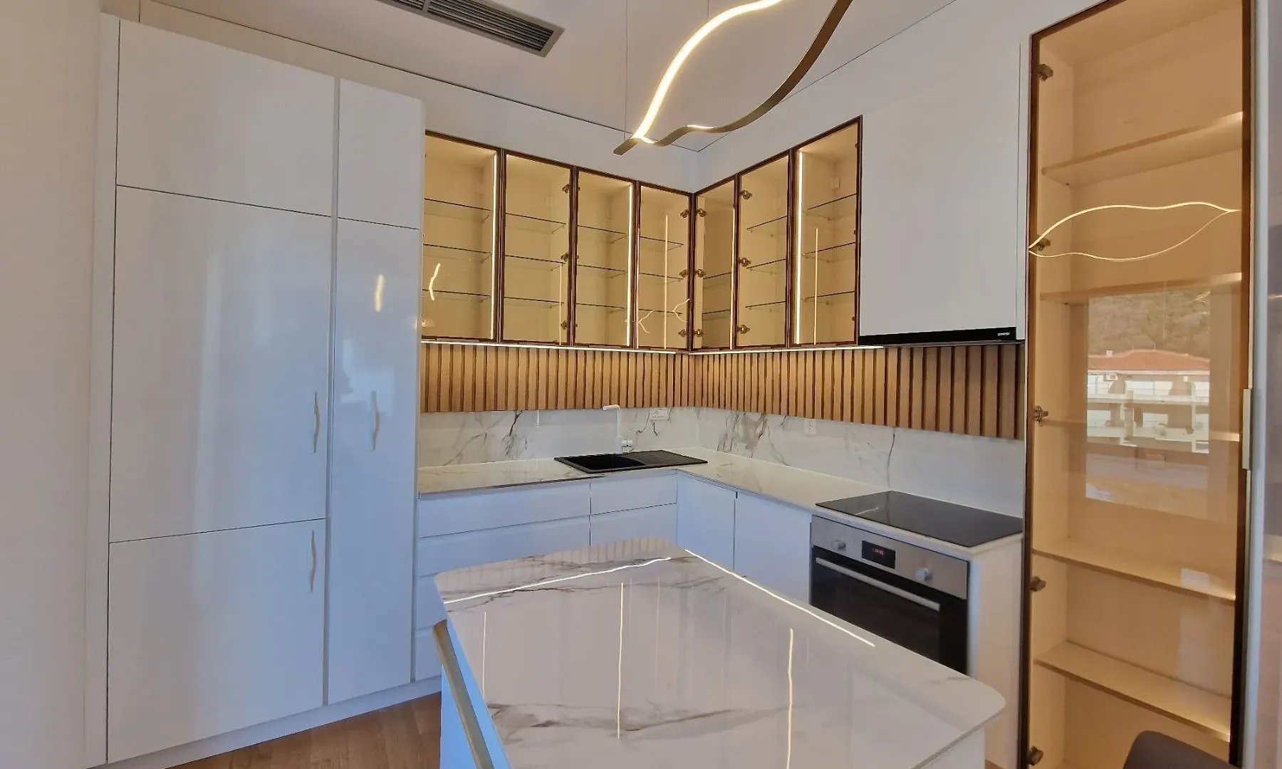 Sale, two bedroom apartment, 135m², Bečići, Budva