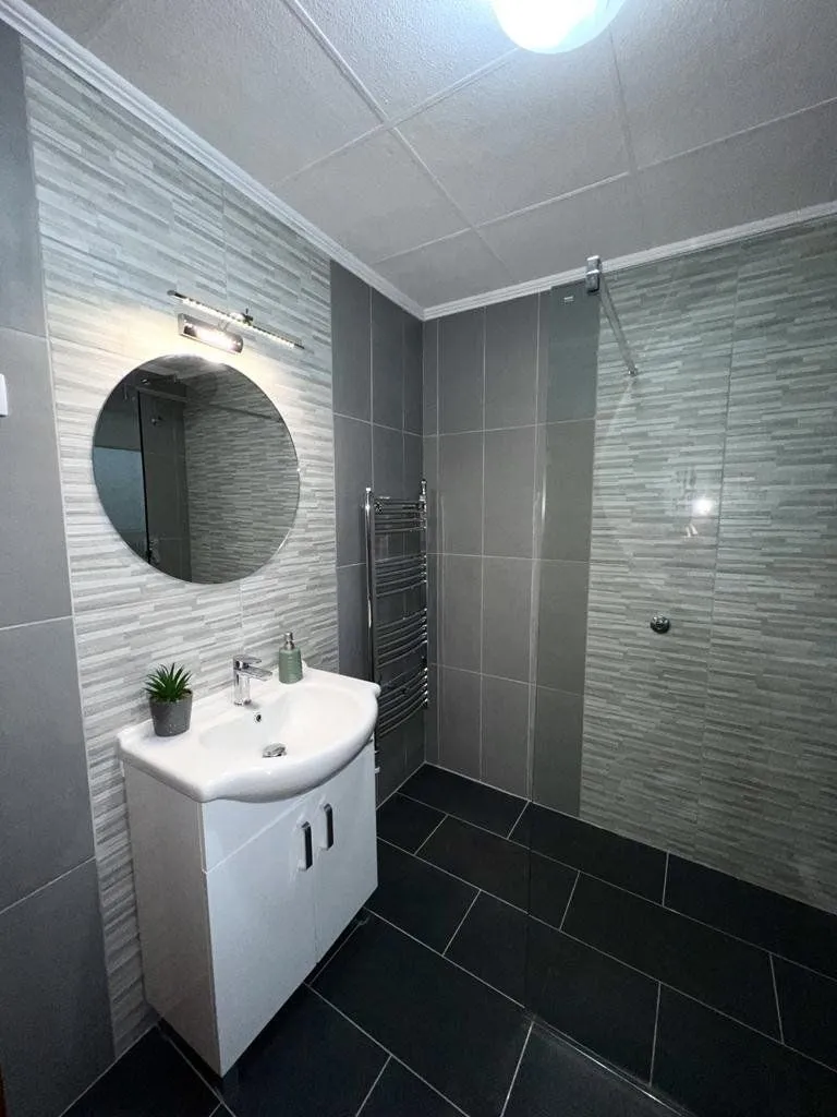 Izdavanje, trosoban stan, 100m², Zabjelo, Podgorica