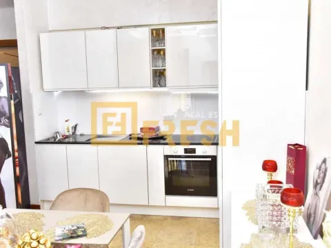 Izdavanje, četvorosoban stan, 140m², Centar, Podgorica - image 8