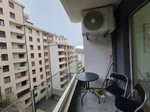 Izdavanje, dvosoban stan, 55m², Bečići, Budva - image 3