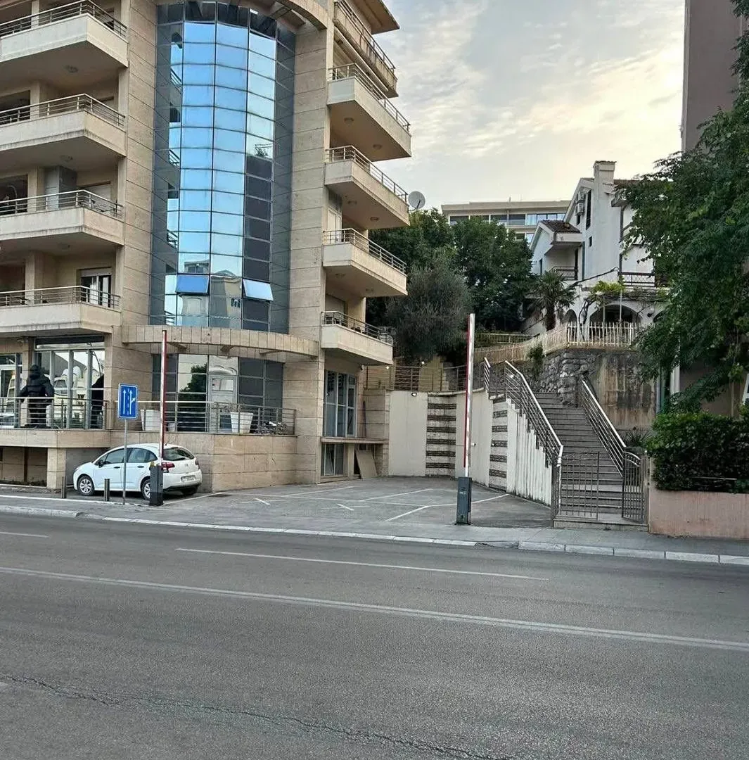 Sale, two bedroom apartment, 84m², Bečići, Budva