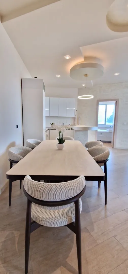 Izdavanje, dvosoban stan, 112m², Budva, Crna Gora