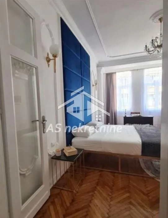 Izdavanje, trosoban stan, 94m², Savski Venac, Beograd