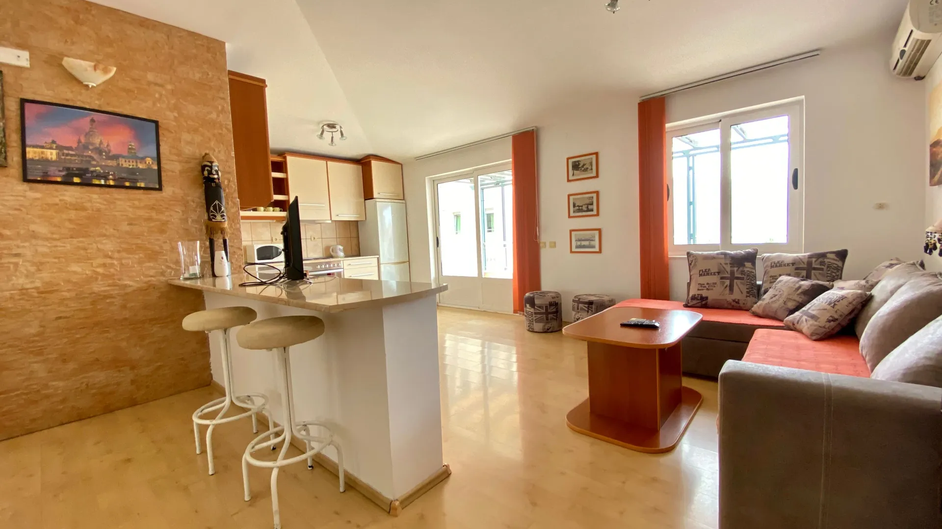 Rent, two bedroom apartment, 80m², Centar, Budva