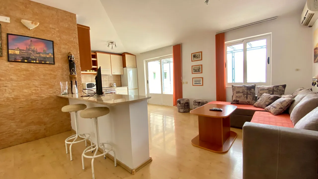 Rent, two bedroom apartment, 80m², Centar, Budva