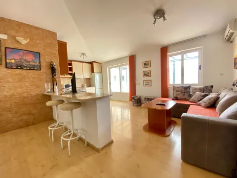 Rent, two bedroom apartment, 80m², Centar, Budva - image 1